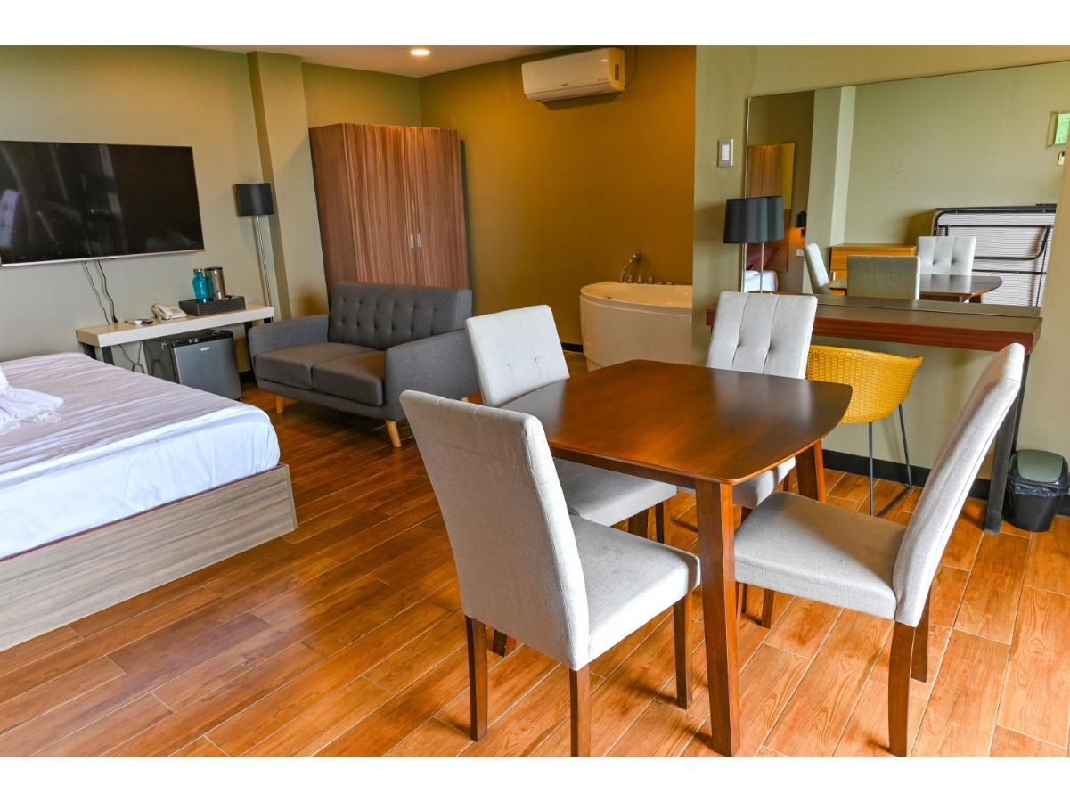 Capital O 890 Nami Hotel Tagaytay Tagaytay City Eksteriør billede